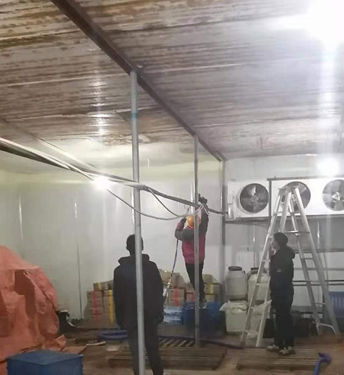 冷庫噴涂聚氨酯機(jī)子是什么樣的(圖2) 冷庫噴涂聚氨酯機(jī)子保溫施工