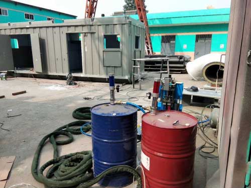 集裝箱聚氨酯噴涂填充發(fā)泡機(圖3) 集裝箱聚氨酯噴涂